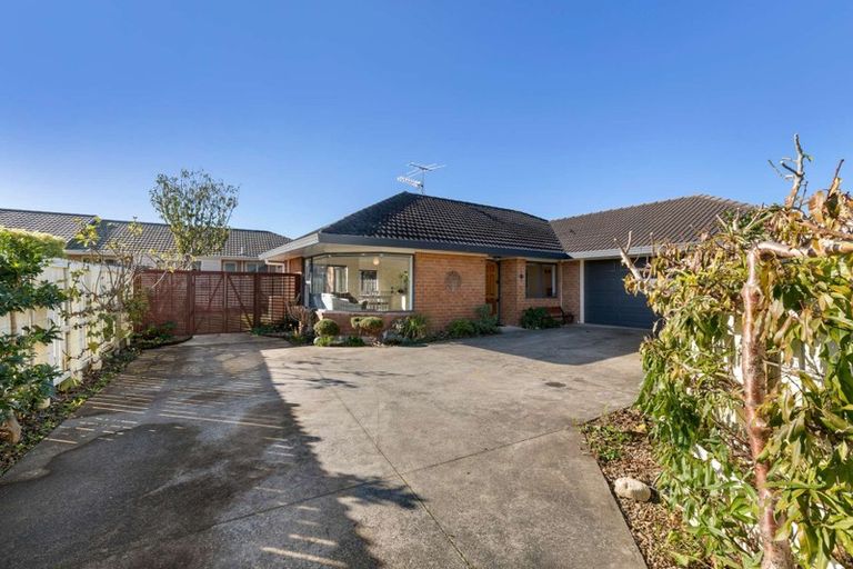 Photo of property in 2/172 Queen Street, Waiuku, 2123