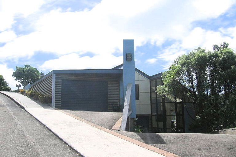 Photo of property in 4 Cavalry Close, Crofton Downs, Wellington, 6035