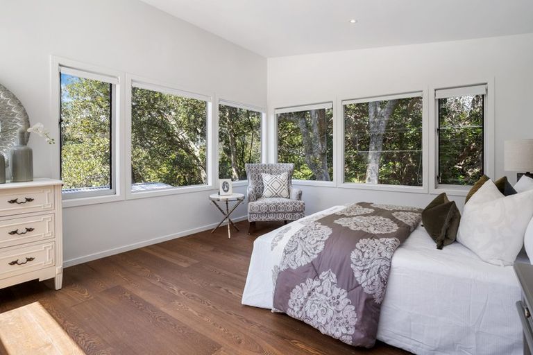 Photo of property in 18 Kereru Grove, Greenhithe, Auckland, 0632