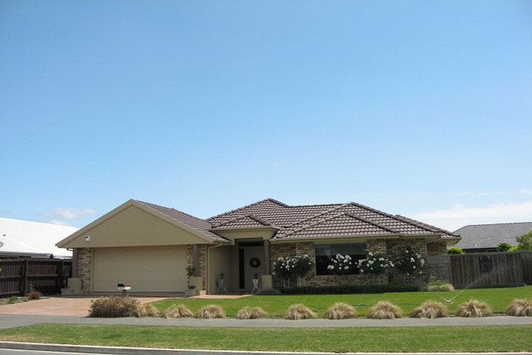 Photo of property in 4 Bottle Lake Drive, Parklands, Christchurch, 8083