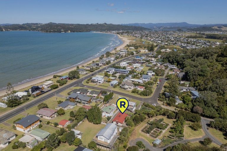Photo of property in 15 Kawakawa Road, Whitianga, 3510