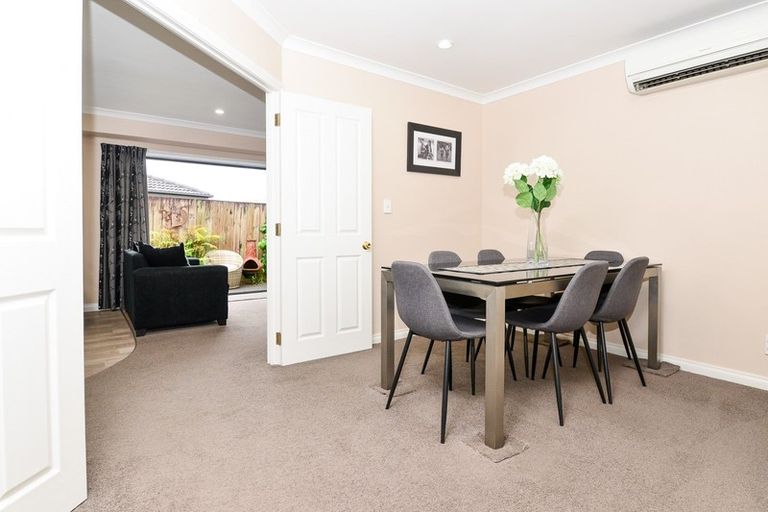 Photo of property in 52 Waiwherowhero Drive, St Andrews, Hamilton, 3200