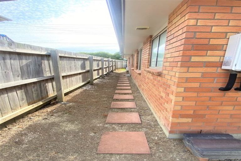 Photo of property in 106a Simpson Road, Henderson Valley, Auckland, 0614