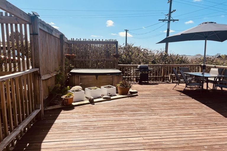 Photo of property in 43 Awatere Street, Clover Park, Auckland, 2023