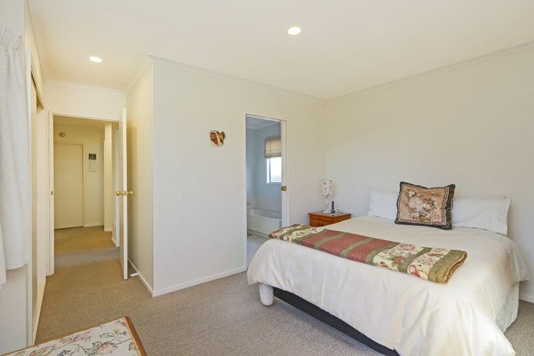 Photo of property in 6 Flemington Place, Taradale, Napier, 4112