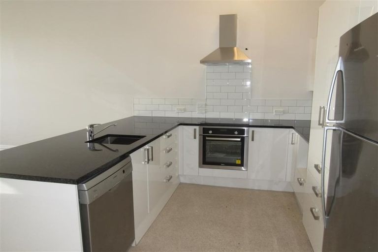 Photo of property in 67 Hawker Street, Mount Victoria, Wellington, 6011