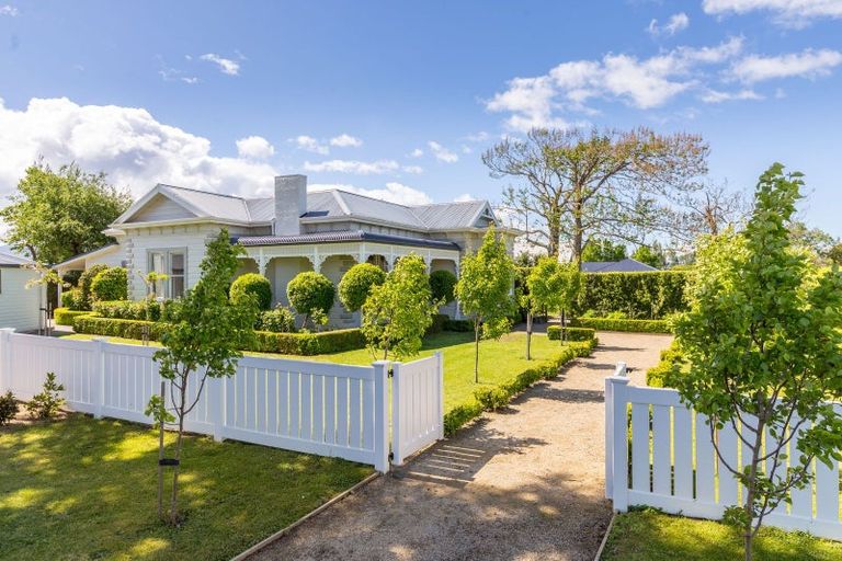 Photo of property in 16 Orchard Road, Greytown, 5712