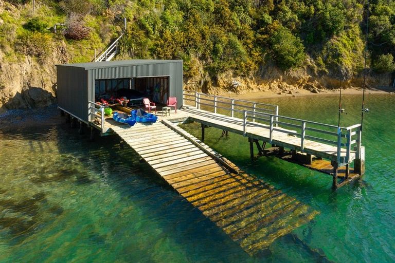 Photo of property in 313 Port Underwood Road, Whatamango Bay, Picton, 7281