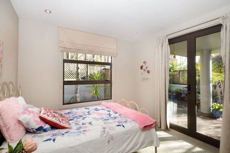 Photo of property in 135 Wiseley Road, West Harbour, Auckland, 0618