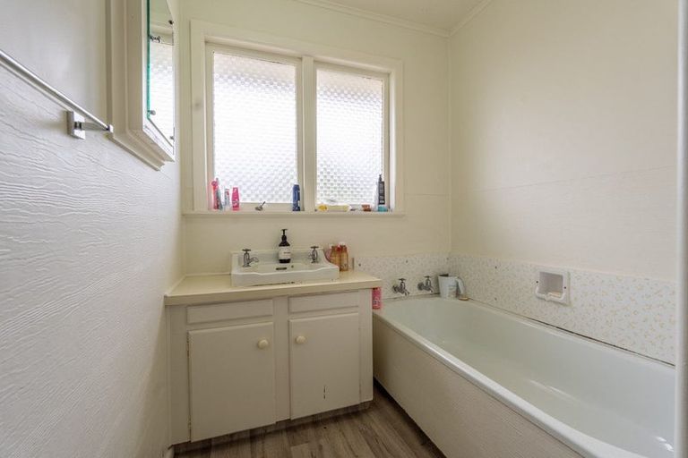 Photo of property in 17 Derrick Road, Kawakawa, 0210