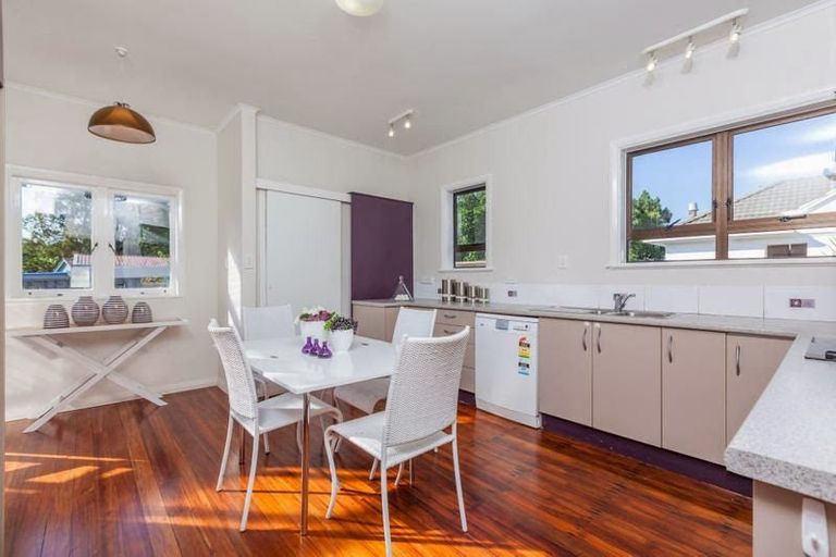 Photo of property in 22 Kiwitea Street, Sandringham, Auckland, 1041