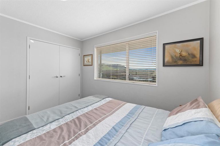 Photo of property in 3a Leo Place, Kawaha Point, Rotorua, 3010