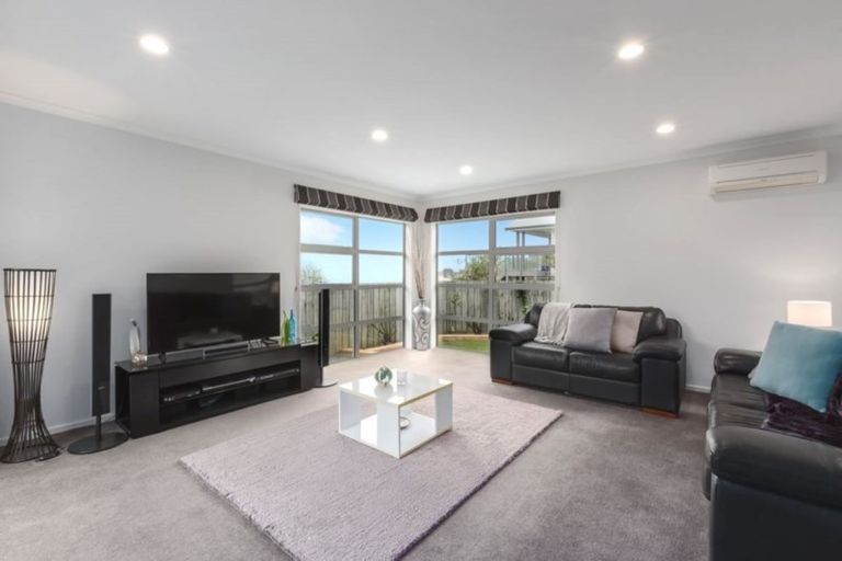 Photo of property in 28 Kilkelly Close, Tawa, Wellington, 5028