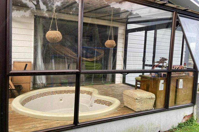 Photo of property in 15 Larchmont Grove, Totara Park, Upper Hutt, 5018