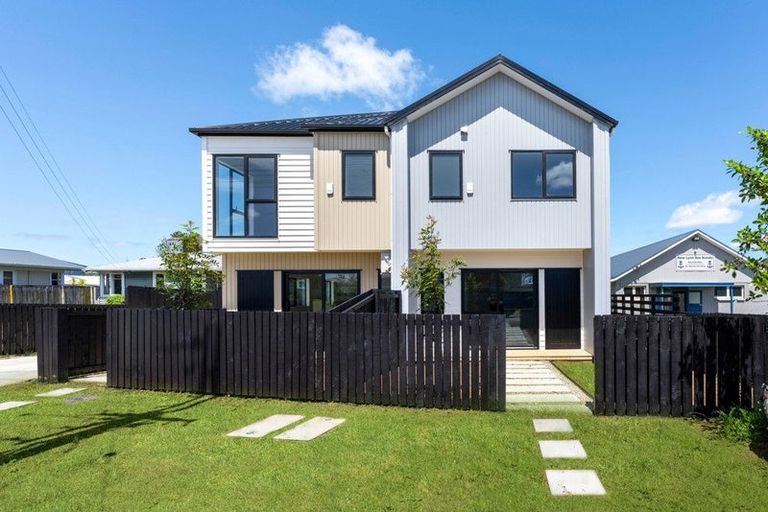 Photo of property in 1/18 Albert Road, Kelston, Auckland, 0602