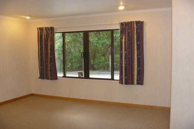 Photo of property in 50 Eugenia Rise, Totara Heights, Auckland, 2105