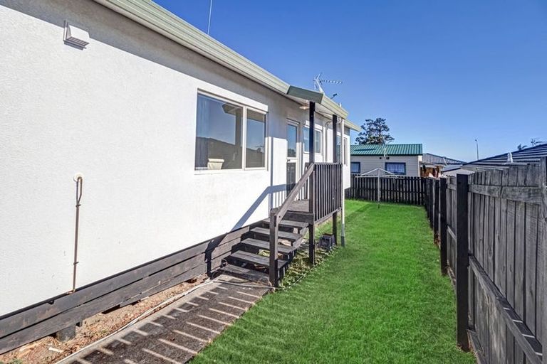 Photo of property in 2/8 Anglers Way, Wattle Downs, Auckland, 2102