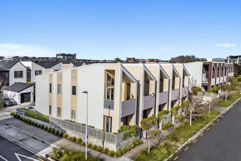 Photo of property in 11/2 Warrant Officer Lane, Hobsonville, Auckland, 0616