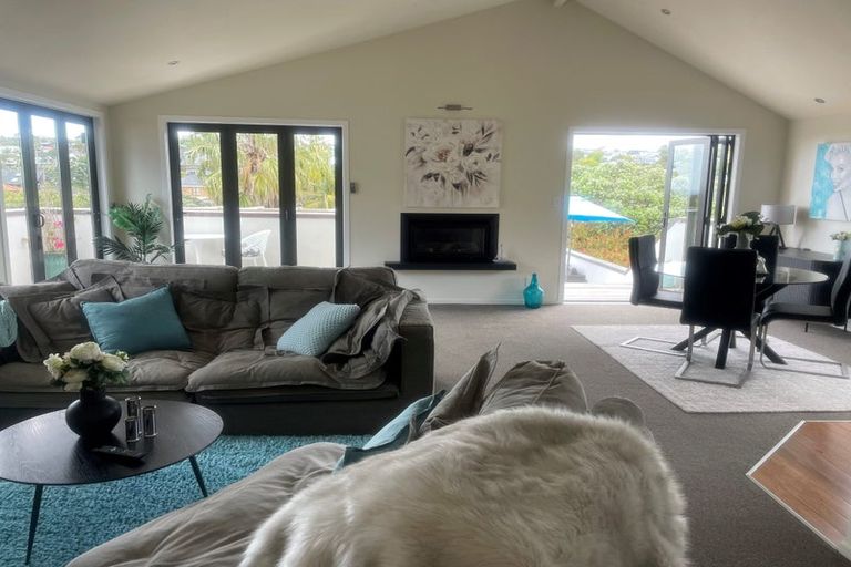 Photo of property in 1/46 Masterton Road, Rothesay Bay, Auckland, 0630