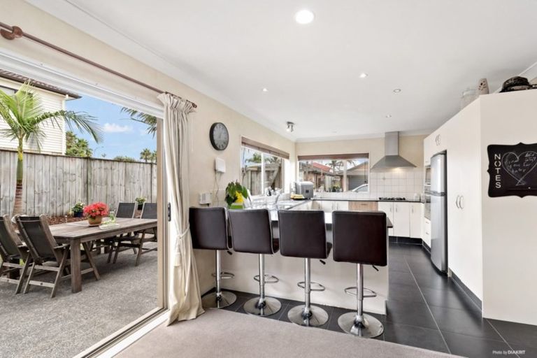 Photo of property in 19 Walter Haddrell Crescent, Flat Bush, Auckland, 2016