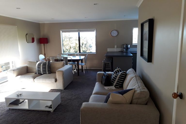 Photo of property in 2 The Glade South, Pukekohe, 2120