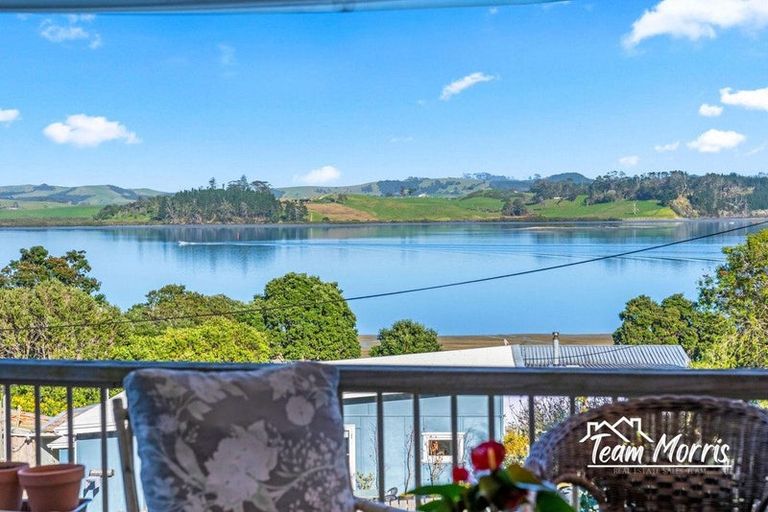 Photo of property in 10 Oxford Street, Whakapirau, Maungaturoto, 0583