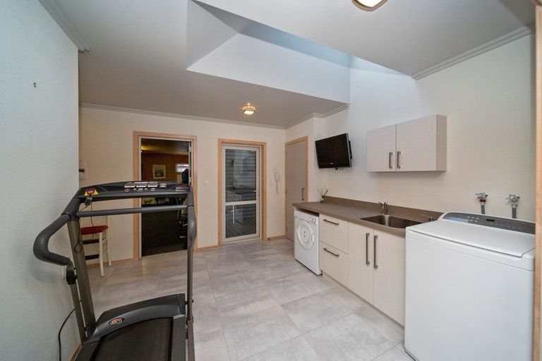 Photo of property in 10 Oriental Street, Welbourn, New Plymouth, 4312