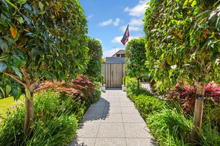 Photo of property in 14 Cheviot Road, Lowry Bay, Lower Hutt, 5013