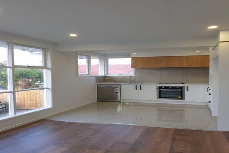 Photo of property in 43 Larne Avenue, Pakuranga Heights, Auckland, 2010