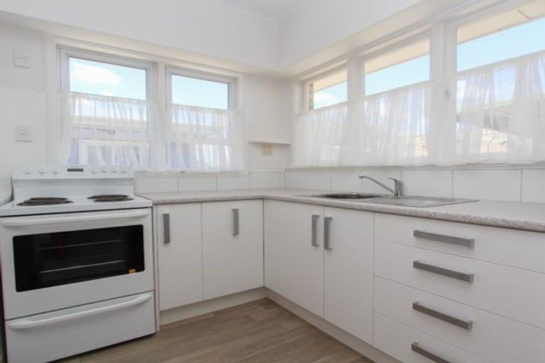 Photo of property in 18 Oxford Street, Fairfield, Hamilton, 3214