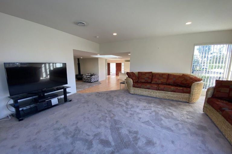 Photo of property in 18 Waru Nui Court, Orewa, 0931