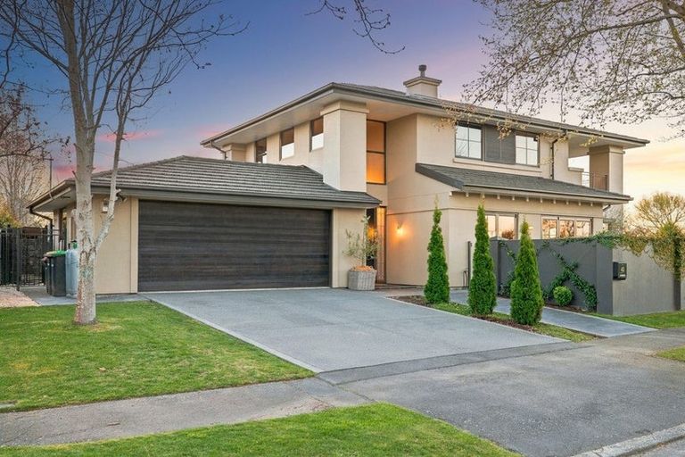Photo of property in 40 Willowview Drive, Redwood, Christchurch, 8051