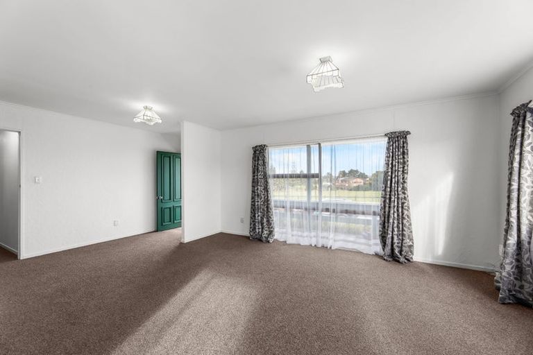Photo of property in 1 Stella Drive, Clarks Beach, 2122