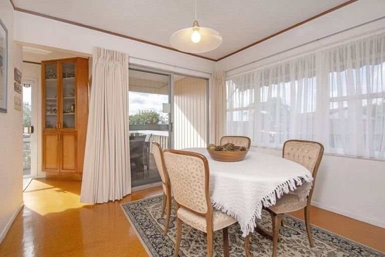 Photo of property in 76 Beechdale Crescent, Pakuranga Heights, Auckland, 2010