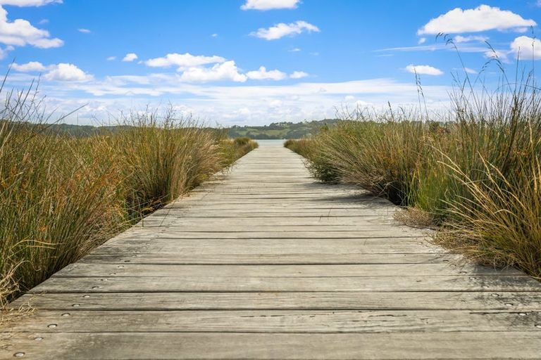 Photo of property in 65 Sandpiper Avenue, Point Wells, 0986