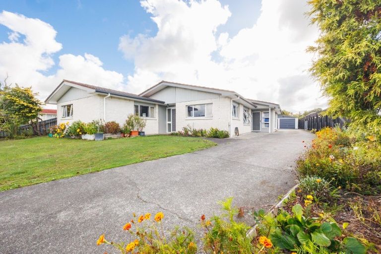 Photo of property in 32 John F Kennedy Drive, Milson, Palmerston North, 4414
