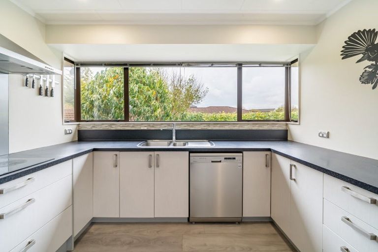 Photo of property in 32 Clearwater Terrace, Brown Owl, Upper Hutt, 5018