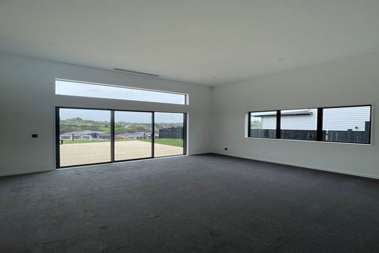 Photo of property in 2 Lumber Rise, Swanson, Auckland, 0614