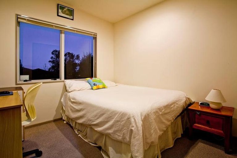 Photo of property in 15a Sycamore Drive, Sunnynook, Auckland, 0620