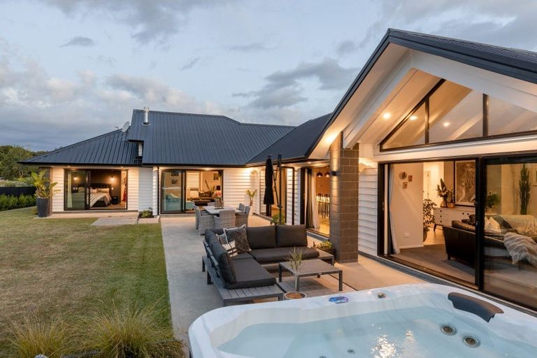 Photo of property in 18 Parlane Drive, Huapai, Kumeu, 0810