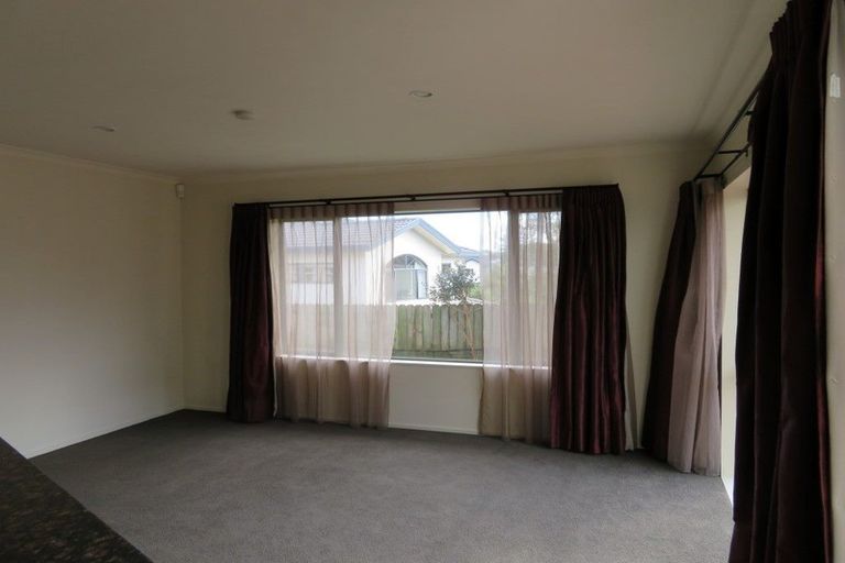 Photo of property in 19 Medallion Drive, Oteha, Auckland, 0632