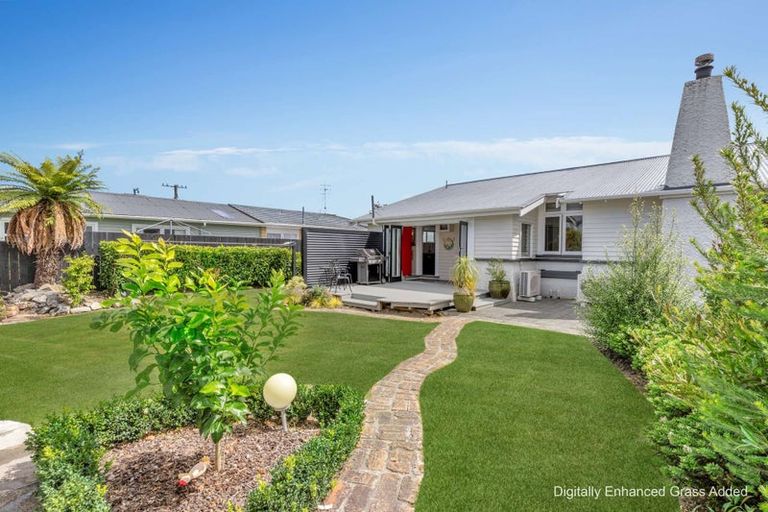 Photo of property in 56 Queenwood Road, Levin, 5510