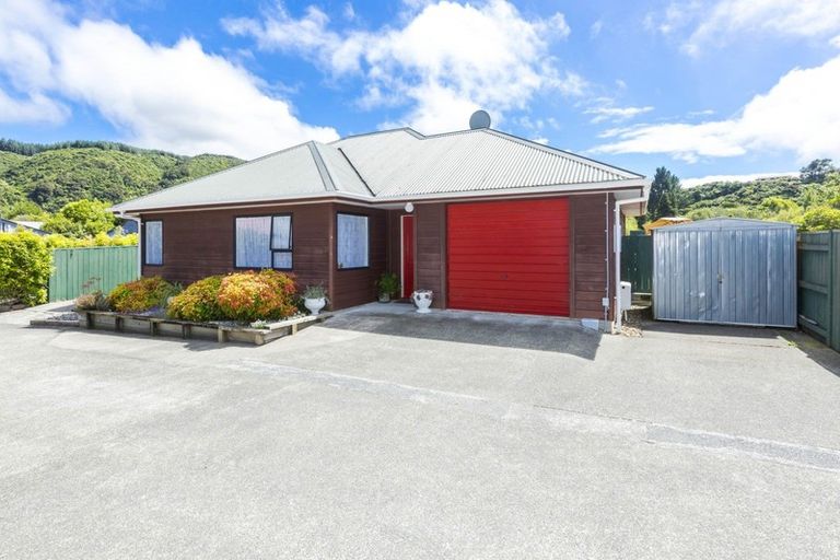 Photo of property in 39b Gemstone Drive, Birchville, Upper Hutt, 5018