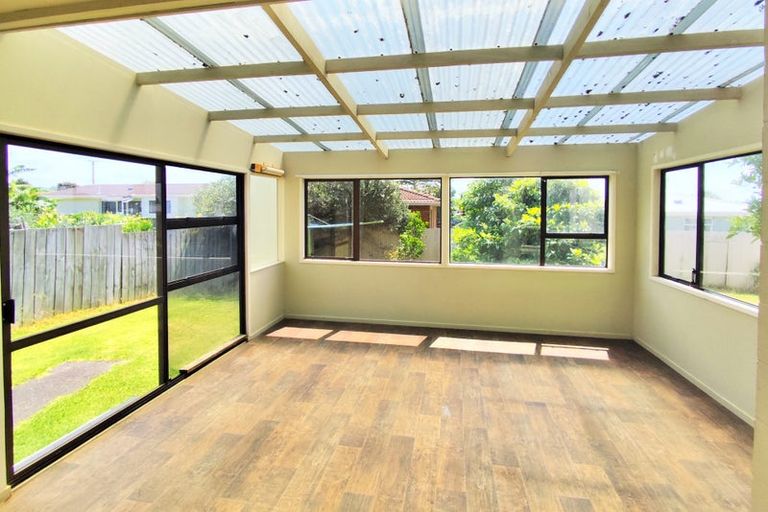 Photo of property in 56 Archibald Road, Kelston, Auckland, 0602