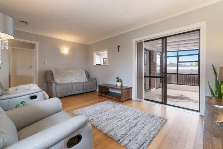 Photo of property in 18 Brandon Road, Glen Eden, Auckland, 0602