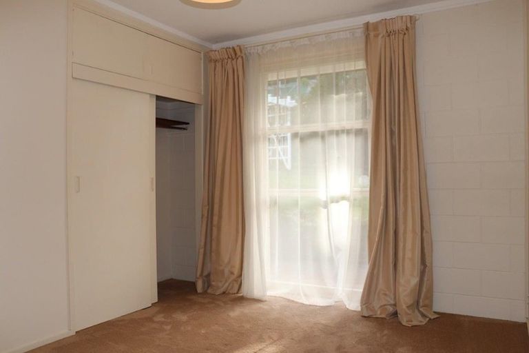 Photo of property in 547 Glenfield Road, Glenfield, Auckland, 0629