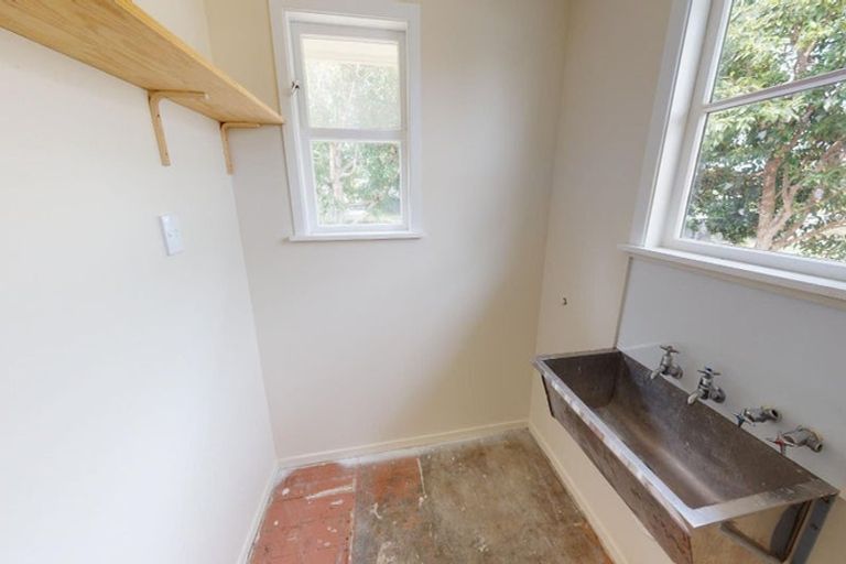 Photo of property in 643 Featherston Street, Roslyn, Palmerston North, 4414