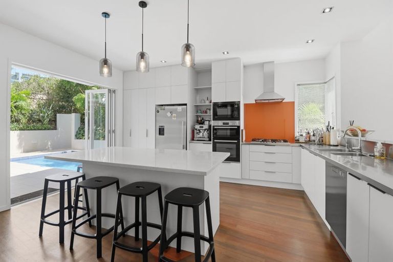 Photo of property in 70 St Michaels Avenue, Point Chevalier, Auckland, 1022