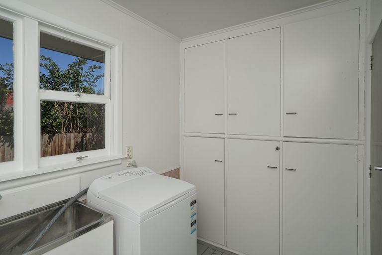 Photo of property in 80 Avonhead Road, Avonhead, Christchurch, 8042