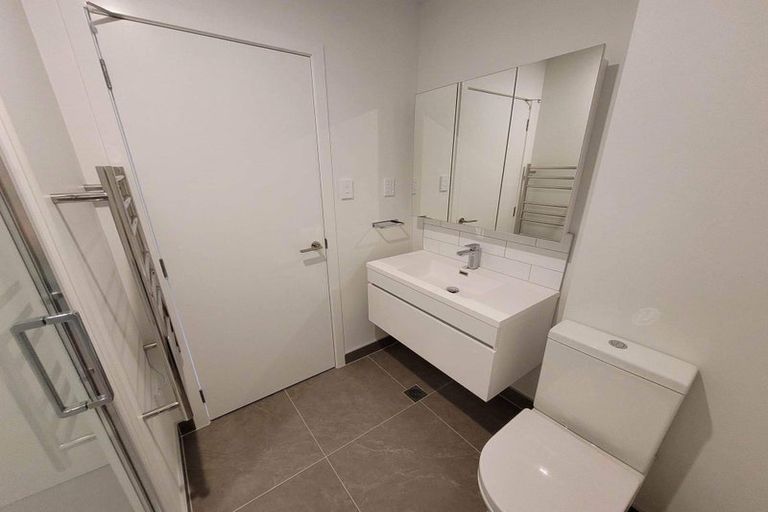 Photo of property in 12 Whakahui Lane, Mangere Bridge, Auckland, 2022